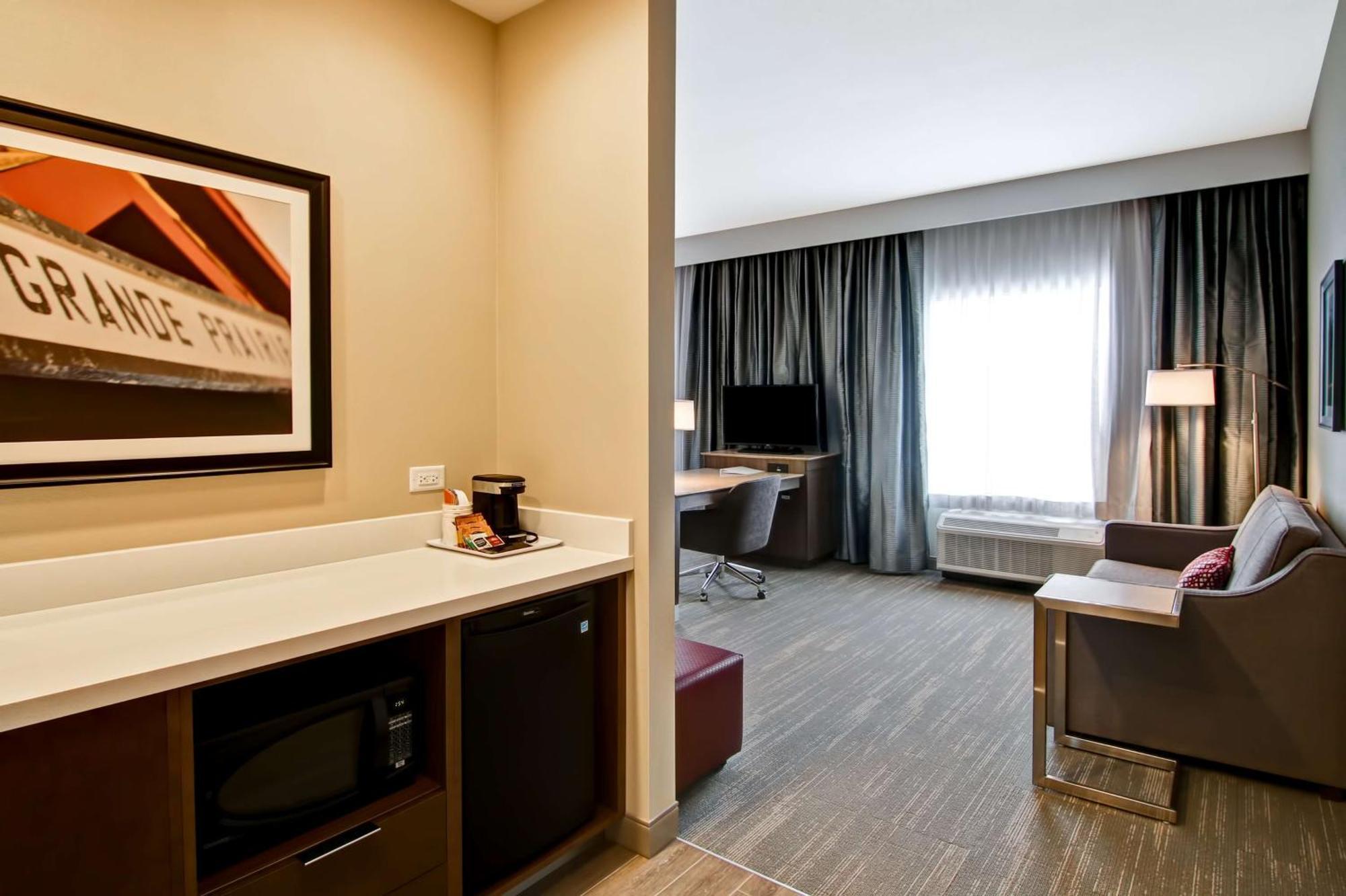 Hampton Inn & Suites By Hilton Grande Prairie Exterior foto