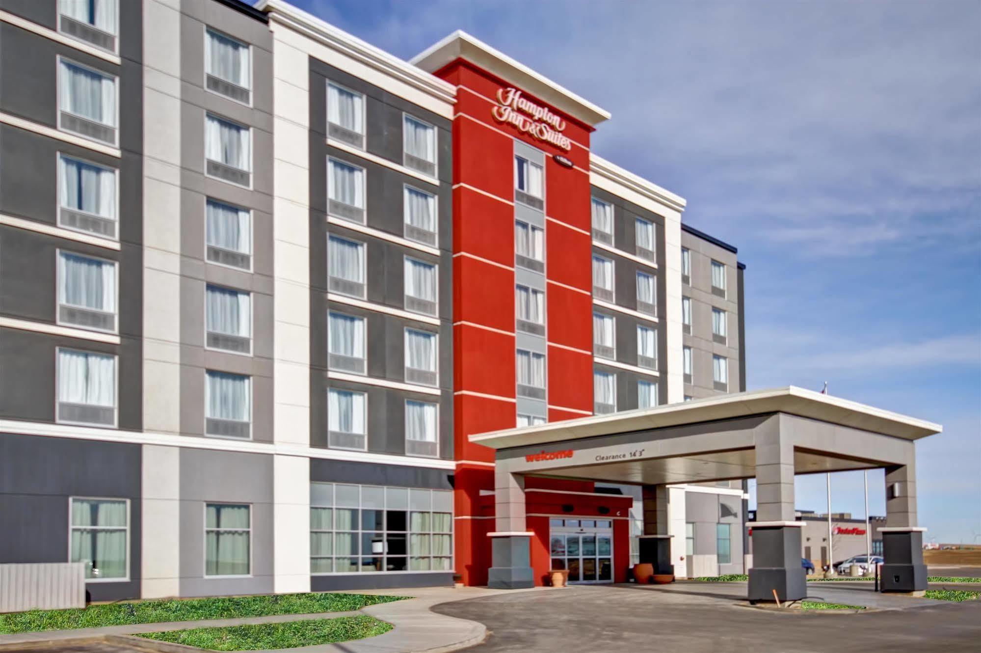 Hampton Inn & Suites By Hilton Grande Prairie Exterior foto