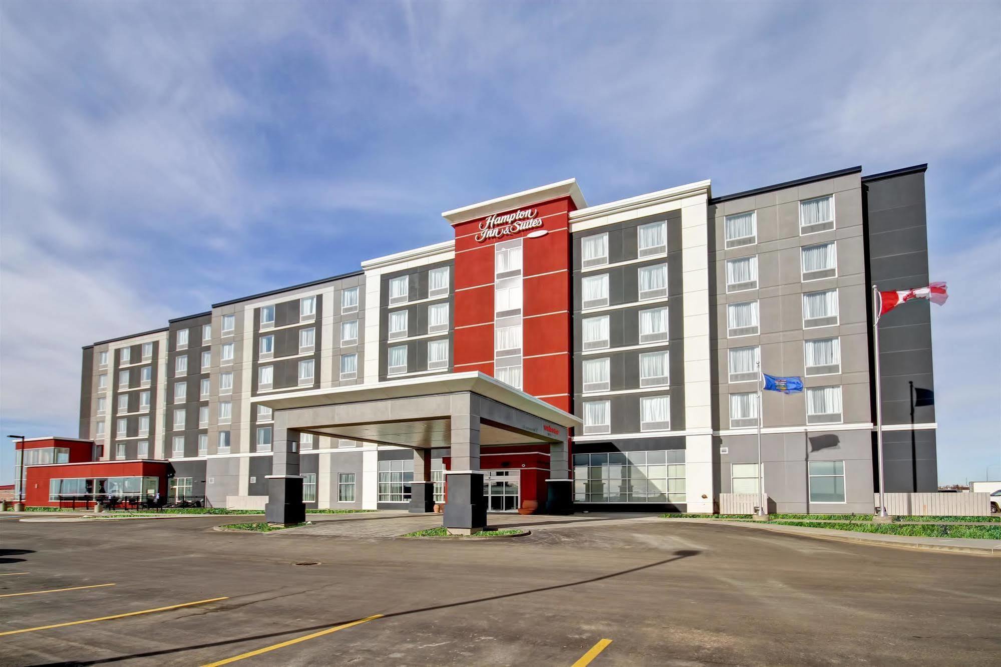 Hampton Inn & Suites By Hilton Grande Prairie Exterior foto
